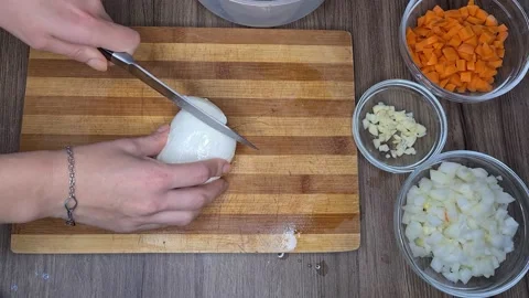 Cutting Fresh Mozzarella Cheese Vidéo 170650701