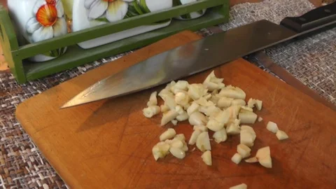 Cutting Garlic With a Knife Video stock 73506028