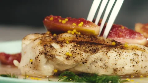 Cutting grilled chicken breast Video stock 166131929