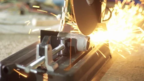 Cutting grinder during work Vídeos de archivo 128918755