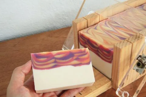 Cutting handcrafted soap 库存照片