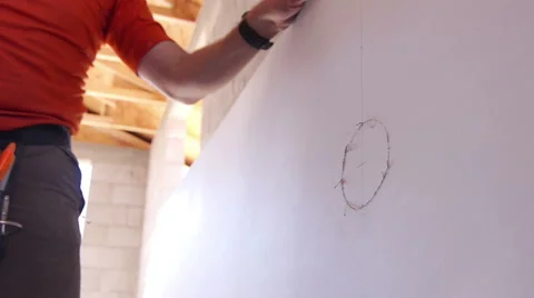 Cutting a hole in a drywall Vidéo 40649559