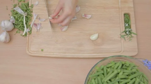 Cutting with knife garlic base and removing dry husks outdoors Stock Footage 8367702