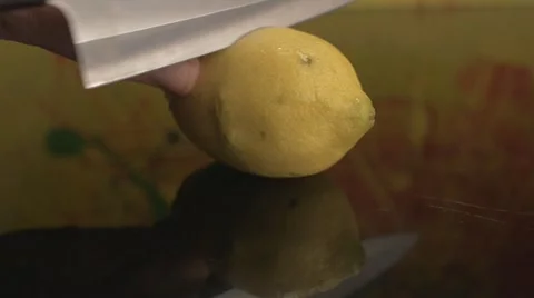 Cutting a lemon in half Video stock 62598271