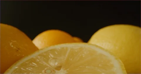 Cutting lemons on half macro shot Видео 126292759