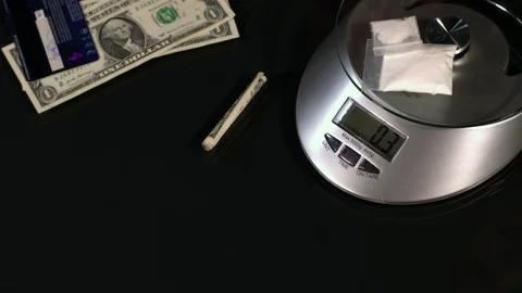 Cutting Lines of Cocaine Video stock 122482206