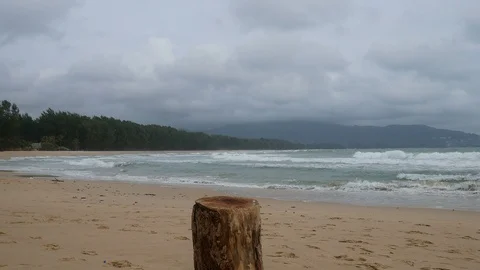 Cutting log stand on beach like a table for put something on ,  Background ar Stock-Footage 94521521