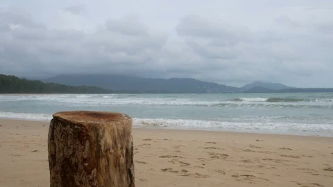 Cutting log stand on beach like a table for put something on ,  Background ar Stock-Footage 94521670