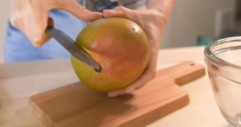 Cutting mango Video stock 148182592