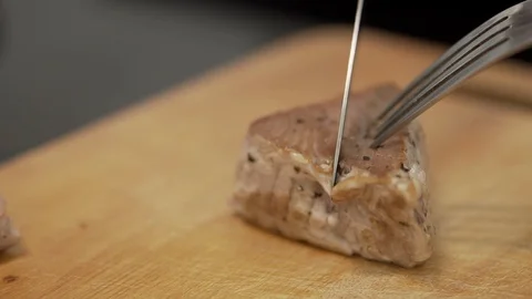 Cutting medium roasting fillet of tuna. Slow motion closeup 動画素材 88720838