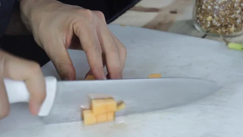 Cutting melon into small squares 스톡 동영상 130063399