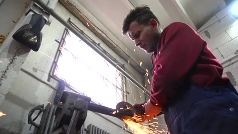 Cutting metal and making custom parts 動画素材 221433874