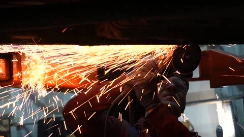 Cutting metal Vidéo 222888961