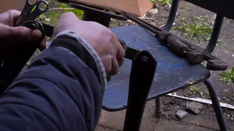 Cutting metal with a grinder Video stock 306782752