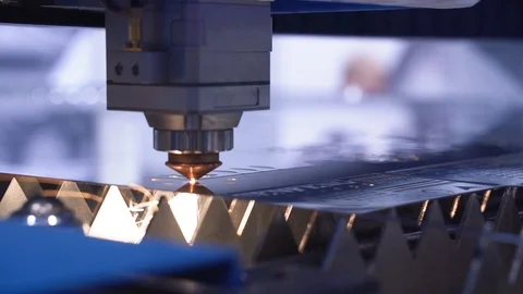 Cutting Metal Processing Technology. Close up lot of bright sparks slow motion 库存影片 107131534
