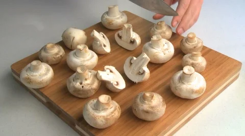 CUTTING  MUSHROOMS Vidéo 59005038