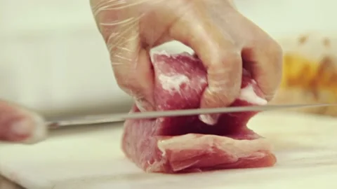 Cutting a nice piece of meat. Video stock 132612829