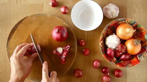 Cutting an onion on cutting board Stock Footage 129537089