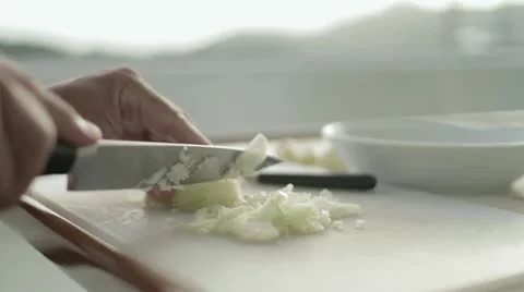 Cutting a onion into fine cubes Stockbeeldmateriaal 12139333