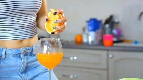 Cutting orange fruit for squeezing fresh juice. Видео 111464047