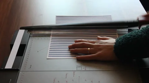 Cutting paper machine 스톡 동영상 61369951