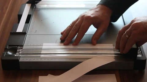 Cutting paper machine 스톡 동영상 61373175