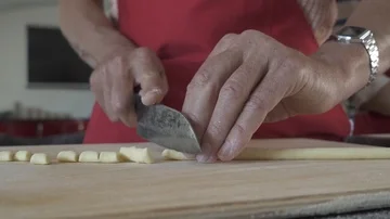 Cutting Pasta (2) Video stock 85884810