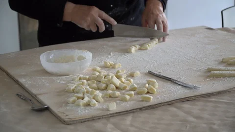 Cutting pasta gnocchi pan front view pan Stockbeeldmateriaal 128988102