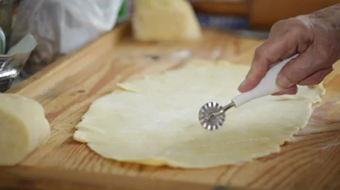 Cutting pastry 库存影片 36733918