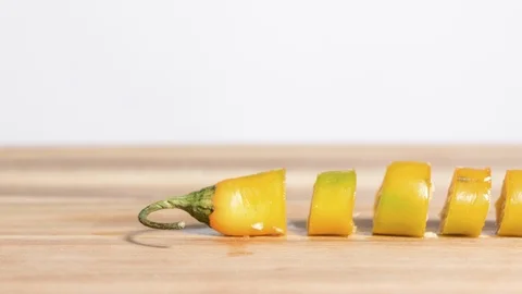 Cutting Peppers, Stop Motion Animation, 4K Video stock gratuito 95449389