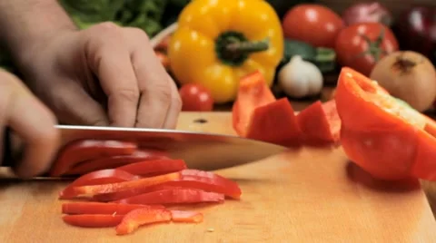 Cutting peppers - tracking shot 스톡 동영상 12721508