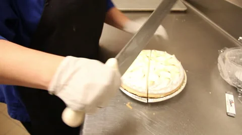 Cutting a pie Vídeo Stock 56567054