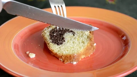 Cutting a piece of cake 動画素材 148256487