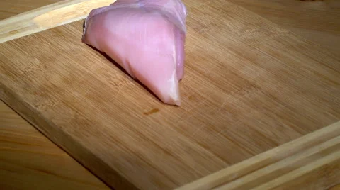 Cutting a piece of turkey breast 動画素材 60057569