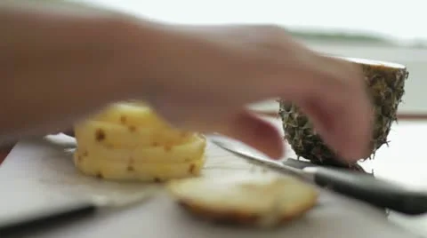Cutting pineapple slices to cubes Stockbeeldmateriaal 12139400