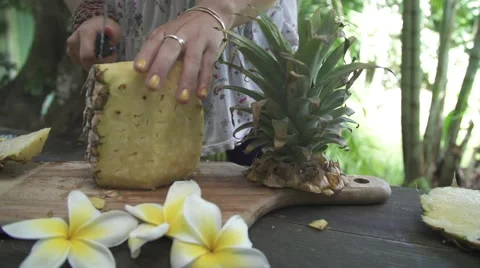 Cutting a pinneaple Stock Footage 43133855