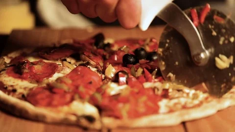 Cutting a pizza Video stock 77307384