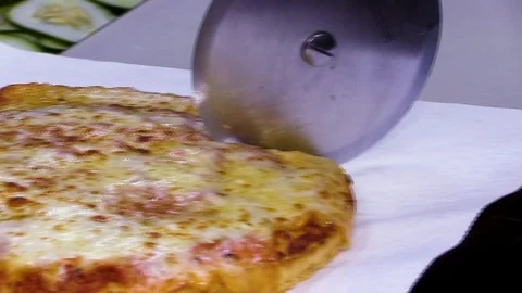 Cutting Pizza Vidéo 105983438