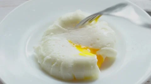 Cutting poached egg with yellow liquid yolk Stock Footage 131856116