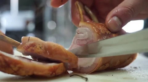 Cutting pork spare ribs 스톡 동영상 68738136