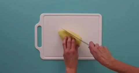 Cutting up potatoes 1 스톡 동영상 132193901