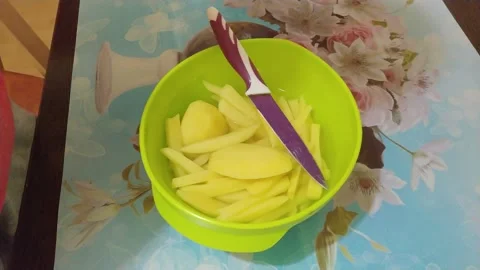 Cutting potatoes 스톡 동영상 134345066