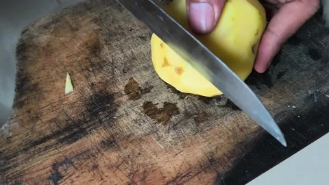 Cutting potatoes 库存影片 329492573