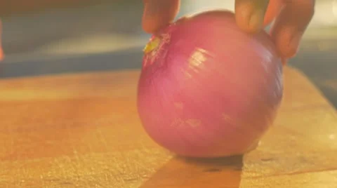Cutting the purple onion Video stock 62455070