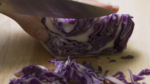 Cutting red cabbage on chopping board Video stock 101371904