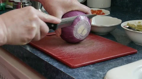 Cutting red onion Vidéo 10880049