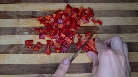 Cutting A Red Pepper And Preparing Healthy Food. Vidéo 165542589