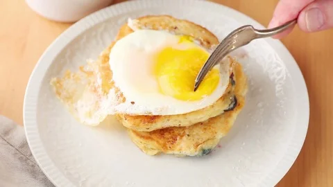 Cutting into runny fried egg Stock Footage 74903320