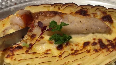 Cutting Russian Baked Fish with Dinner Knife, Close-Up Vídeos de archivo 332117305