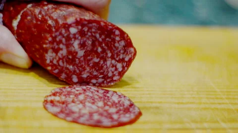 Cutting salami to slices Video stock 1016058